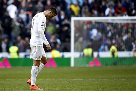 Cristiano Ronaldo se smiuje s tím, e je triumf z La Ligy opt ztracen.