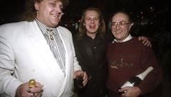 Ivan Jonák (vlevo) v roce 1993 s Petrem Jandou (vpravo) a Janem Kíkem...