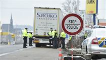 Padesátka policistů se na hranicích v Mikulově na Břeclavsku zapojila do... | na serveru Lidovky.cz | aktuální zprávy