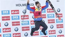 Martin Fourcade se raduje z triumfu ve sprintu a celkov druh vhry na MS v...