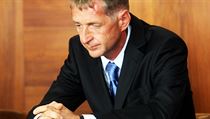 Lobbista Roman Janoušek půjde na 4,5 roku do vězení za sražení ženy autem,... Lobbista Roman Janoušek půjde na 4,5 roku do vězení za sražení ženy autem,...