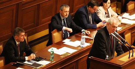 Prezident Milo Zeman doporuil ve svém projevu ve Snmovn poslancm schválit...
