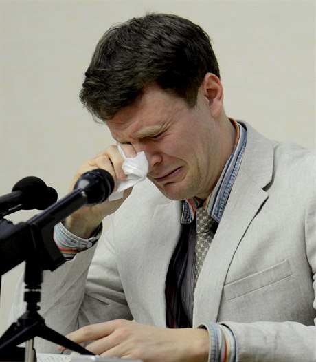 Americký student Otto Warmbier u soudu.