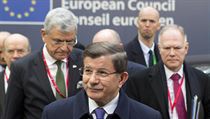 Předseda turecké vlády Ahmet Davutoglu přijíždí na summit EU. Předseda turecké vlády Ahmet Davutoglu přijíždí na summit EU.