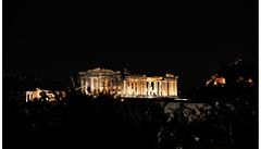 Parthenon bhem Hodiny Zem