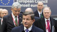 Předseda turecké vlády Ahmet Davutoglu přijíždí na summit EU. Předseda turecké vlády Ahmet Davutoglu přijíždí na summit EU.