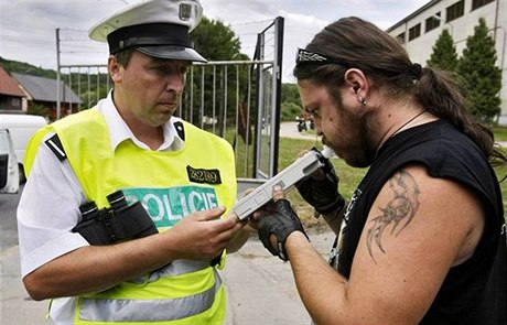 Dopravní policie slaví a touí po svém logu.