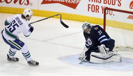 Pavelec vychytal skoro po roce nulu.