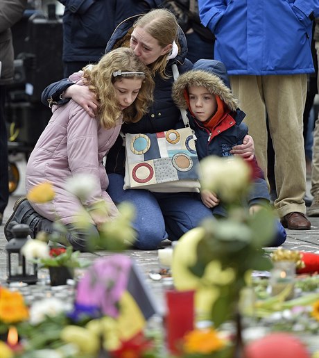 Lidé v Bruselu truchlí nad obmi terorist.