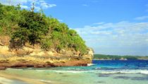 Secret Beach na ostrov Nusa Ceningan