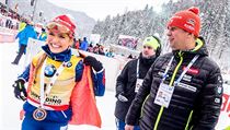 Gabriela Soukalová a Jiří Hamza se radují z triumfu Gábiny v závodě s hromadným... | na serveru Lidovky.cz | aktuální zprávy