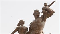 Monument Zrozen Afriky umstn v Senegalu pochz ze severokorejsk umleck...