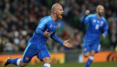 Miroslav Stoch slaví gól proti Irsku.