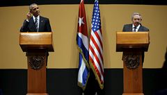 Obama a Castro na tiskové konferenci.