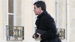 Francouzský ministerský pedseda Manuel Valls pichází do Elysejského paláce na...