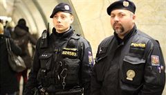 Policie hlídkuje kvli teroristickým útokm v Bruselu i v metru v Praze.