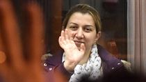 Osmilenn rodina Iran, kter se chce vrtit do vlasti, odcestovala 7. dubna...