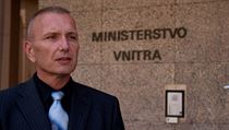 Jiří Komorous před ministerstvem vnitra. | na serveru Lidovky.cz | aktuální zprávy