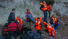 Lidé se pipravují na cestu na ostrov Lesbos.