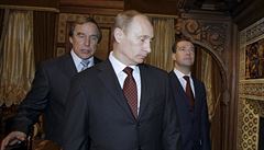 Zleva Sergej Roldugin, Vladimir Putin a Dmitrij Medvedv.