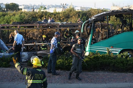 Výbuch autobusu v Jeruzalém zranil nejmén 15 lidí.