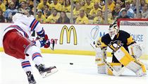 Pittsburgh vs. NY Rangers (Derick Brassard stl gl).