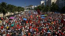 Demonstrace proti prezidentce Dilm Rousseffov
