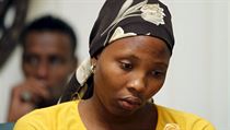 Rebecce Issacov, jedn z unesench kolaek z Chiboku, se z rukou Boko Haram...