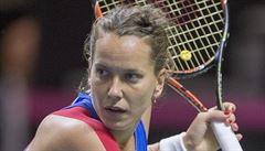 Barbora Strýcová v semifinále Fed Cupu proti výcarkám.
