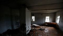 Ostatní domy v Tulgovii jsou po ernobylské tragédii vybydlené a oputné.