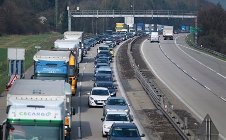 Kolona na dálnici D1.