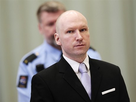 Anders Behring Breivik u soudu.