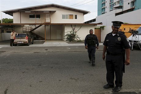 Polici prohledala budovu vlastnnou Mossack Fonseca.