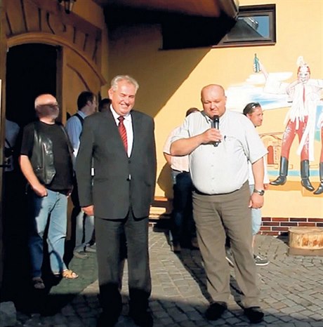 Vladislav Jaroek a souasný prezident Milo Zeman na snímku z roku 2011.