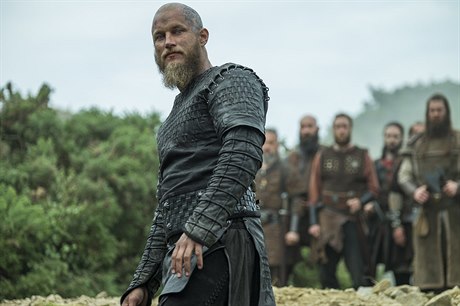 Král Ragnar Lothbrok (Travis Fimmel), netypický vdce obávaných serverských...