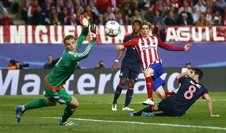 Fernando Torres stílí na branku Bayernu Mnichov