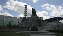 Detailní záběr na památník před 4. reaktorem černobylské elektrárny | na serveru Lidovky.cz | aktuální zprávy