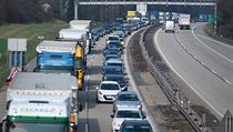 Kolona na dálnici D1. | na serveru Lidovky.cz | aktuální zprávy