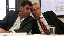 Bývalý jednatel Lukoilu Martin Nejedlý s prezidentem Milošem Zemanem. Bývalý jednatel Lukoilu Martin Nejedlý s prezidentem Milošem Zemanem.