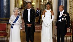 Královna Albta II. a Barack Obama se svými partnery v roce 2011 v Londýn.
