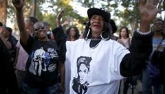 Lidé se v Los Angeles shromádili, aby vzpomnli na Prince.