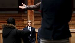 Barack Obama v divadle Globe Theater, které je se Shakespearem nerozlun spjaté