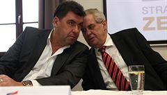Bývalý jednatel Lukoilu Martin Nejedlý s prezidentem Milošem Zemanem. Bývalý jednatel Lukoilu Martin Nejedlý s prezidentem Milošem Zemanem.