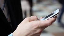 Telefonní hovor - lustrační foto | na serveru Lidovky.cz | aktuální zprávy
