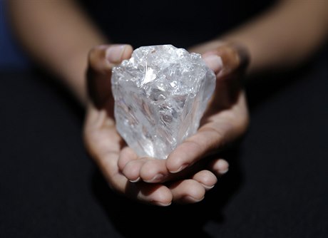 Diamant Lesedi la Rona má váhu 1190 karát.