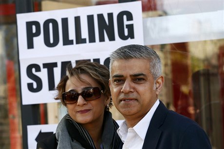 Ve volbách londýnského starosty vyhrál kandidát opoziních labourist Sadiq...