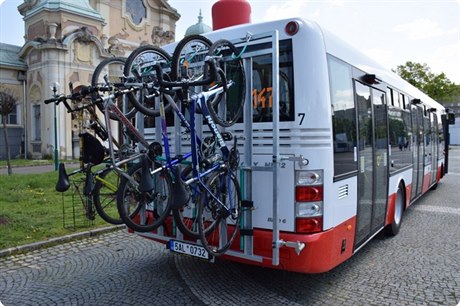 Dopravní podnik v Praze pedstavil speciáln upravený cyklobus.
