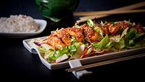 Kuřecí Teriyaki s rýží a salátem | na serveru Lidovky.cz | aktuální zprávy
