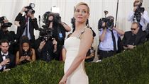 Hereka Uma Thurman na Met Gala v New Yorku.