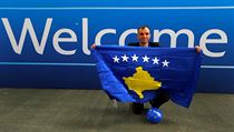 Slavící člen kosovského týmu po přijetí do UEFA. | na serveru Lidovky.cz | aktuální zprávy